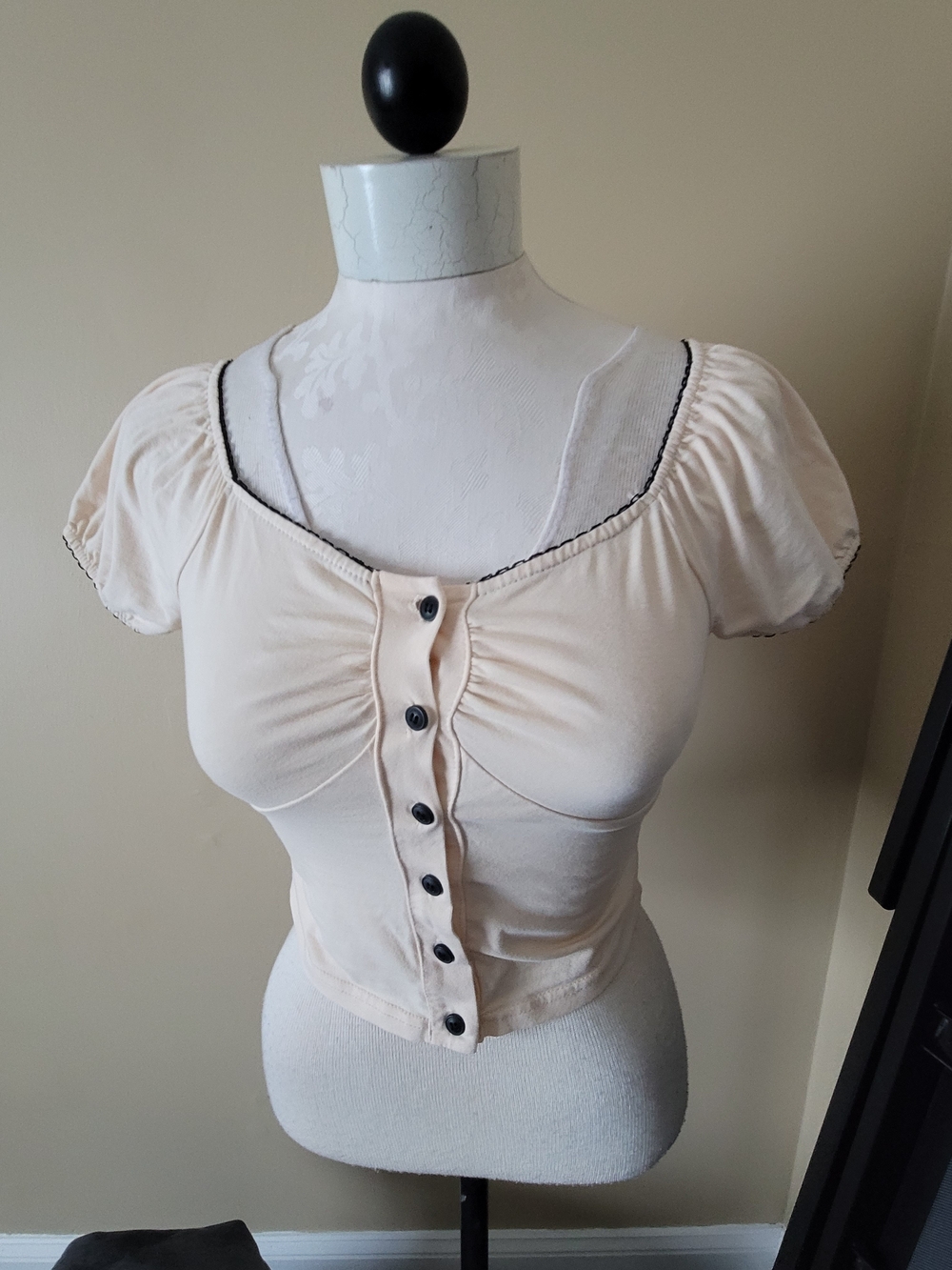 Dazy Cream Cropped Button-Front Top with Puffed Sleeves and Black Trim Size S